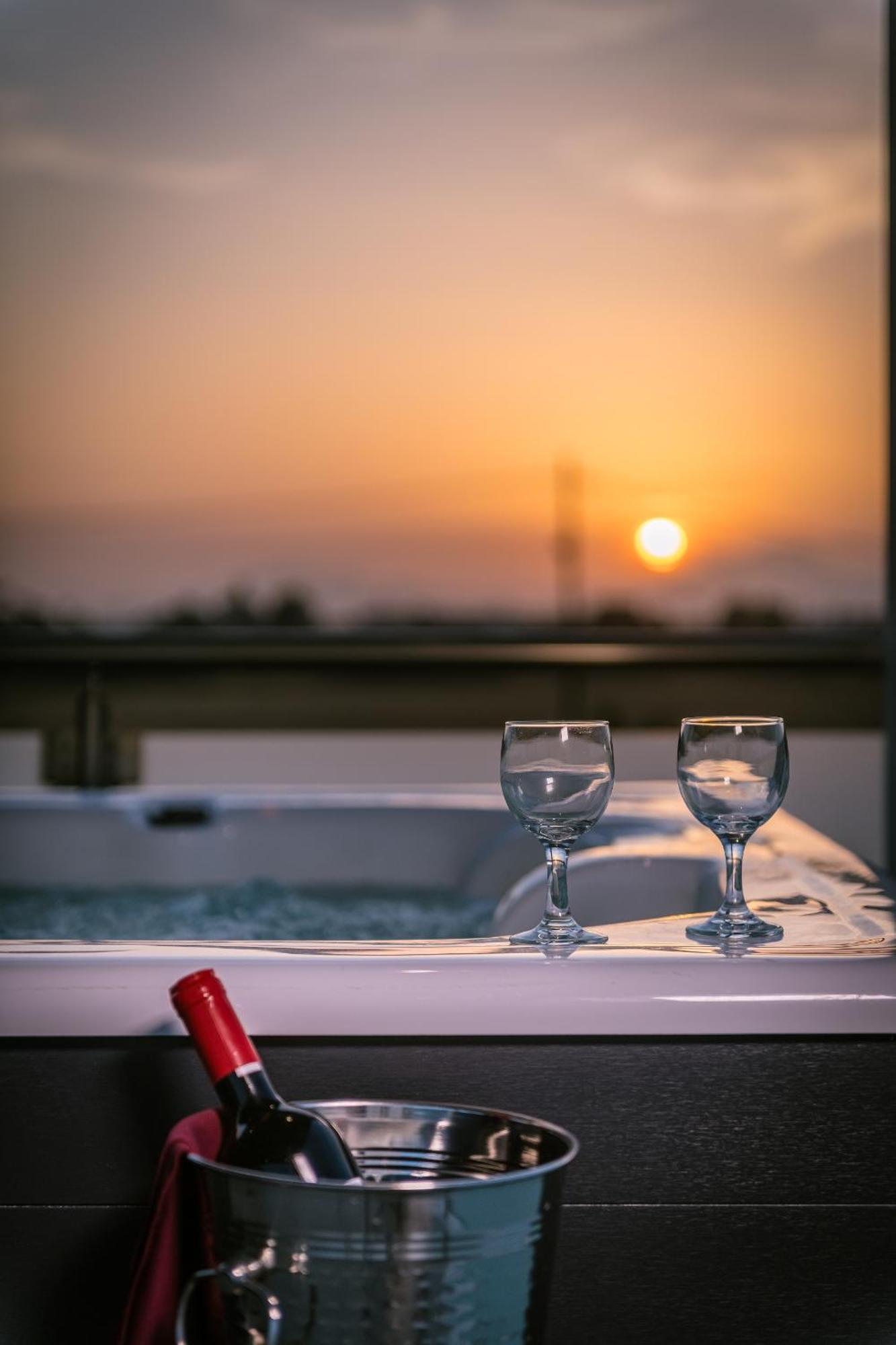 Asteria Pearl Villa 2 With Rooftop Jacuzzi Τιγκάκι Εξωτερικό φωτογραφία