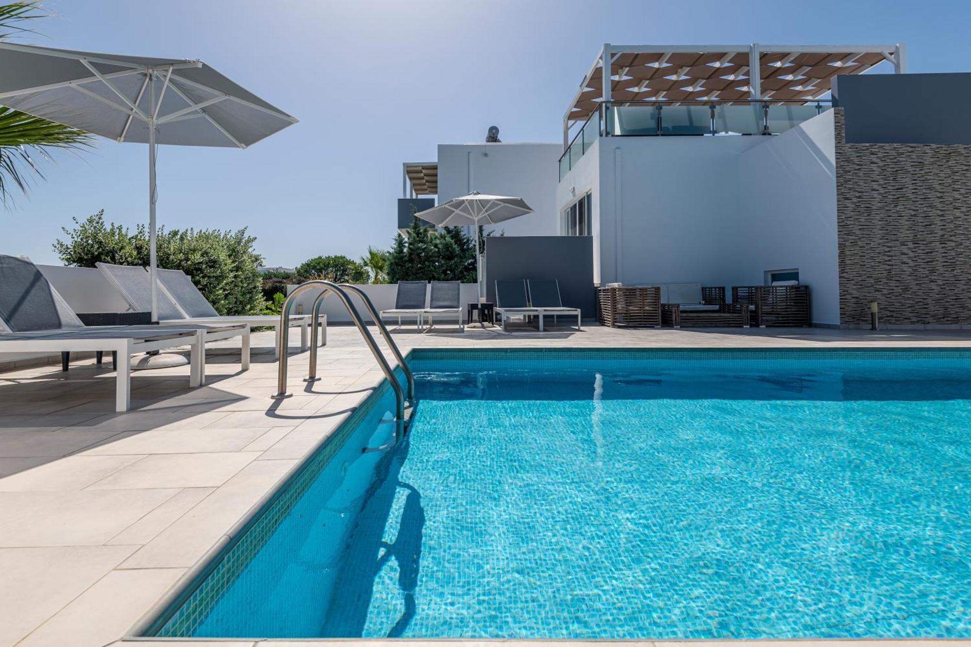 Asteria Pearl Villa 2 With Rooftop Jacuzzi Τιγκάκι Εξωτερικό φωτογραφία