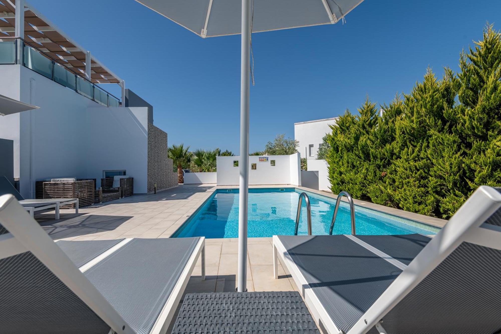 Asteria Pearl Villa 2 With Rooftop Jacuzzi Τιγκάκι Εξωτερικό φωτογραφία