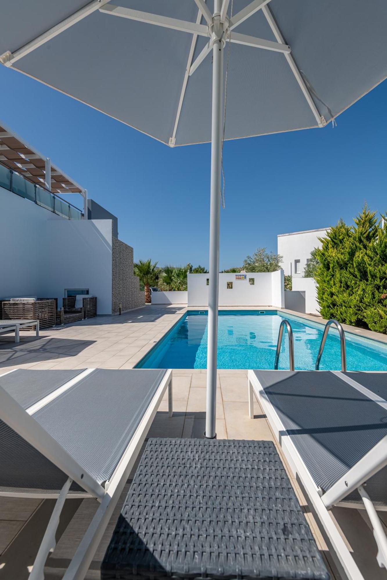 Asteria Pearl Villa 2 With Rooftop Jacuzzi Τιγκάκι Εξωτερικό φωτογραφία
